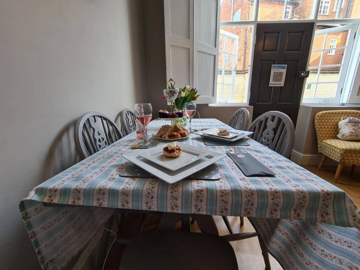 Coopers, Ground Floor Apartment With 2 Bedrooms And 2 Bathrooms Within A Georgian Listed Building Burton-upon-Trent Kültér fotó