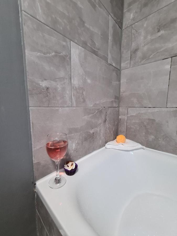 Coopers, Ground Floor Apartment With 2 Bedrooms And 2 Bathrooms Within A Georgian Listed Building Burton-upon-Trent Kültér fotó