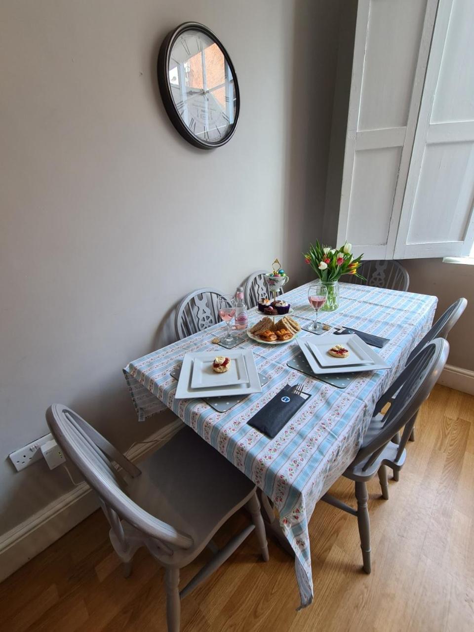 Coopers, Ground Floor Apartment With 2 Bedrooms And 2 Bathrooms Within A Georgian Listed Building Burton-upon-Trent Kültér fotó