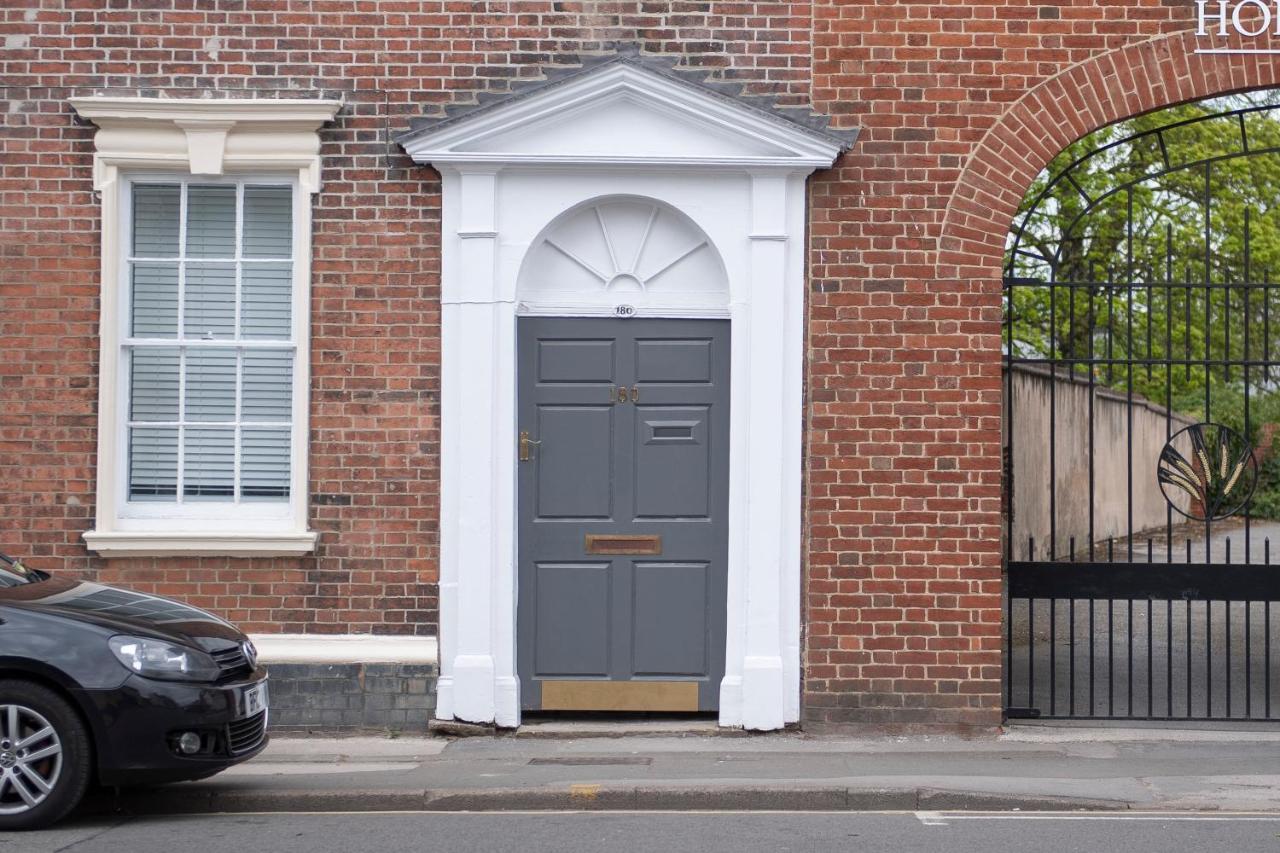 Coopers, Ground Floor Apartment With 2 Bedrooms And 2 Bathrooms Within A Georgian Listed Building Burton-upon-Trent Kültér fotó